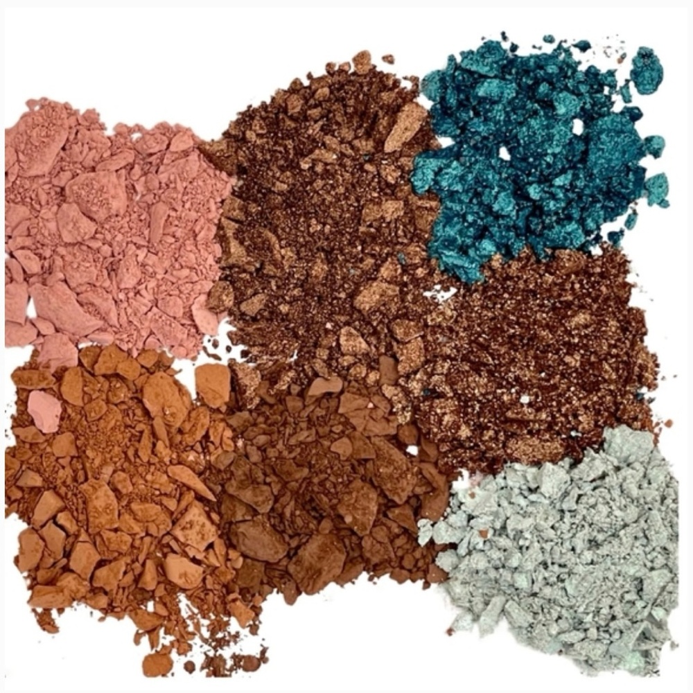 ❤️ Reina Rebelde Eyeshadow Palette ❤️ - Picture 4 of 7